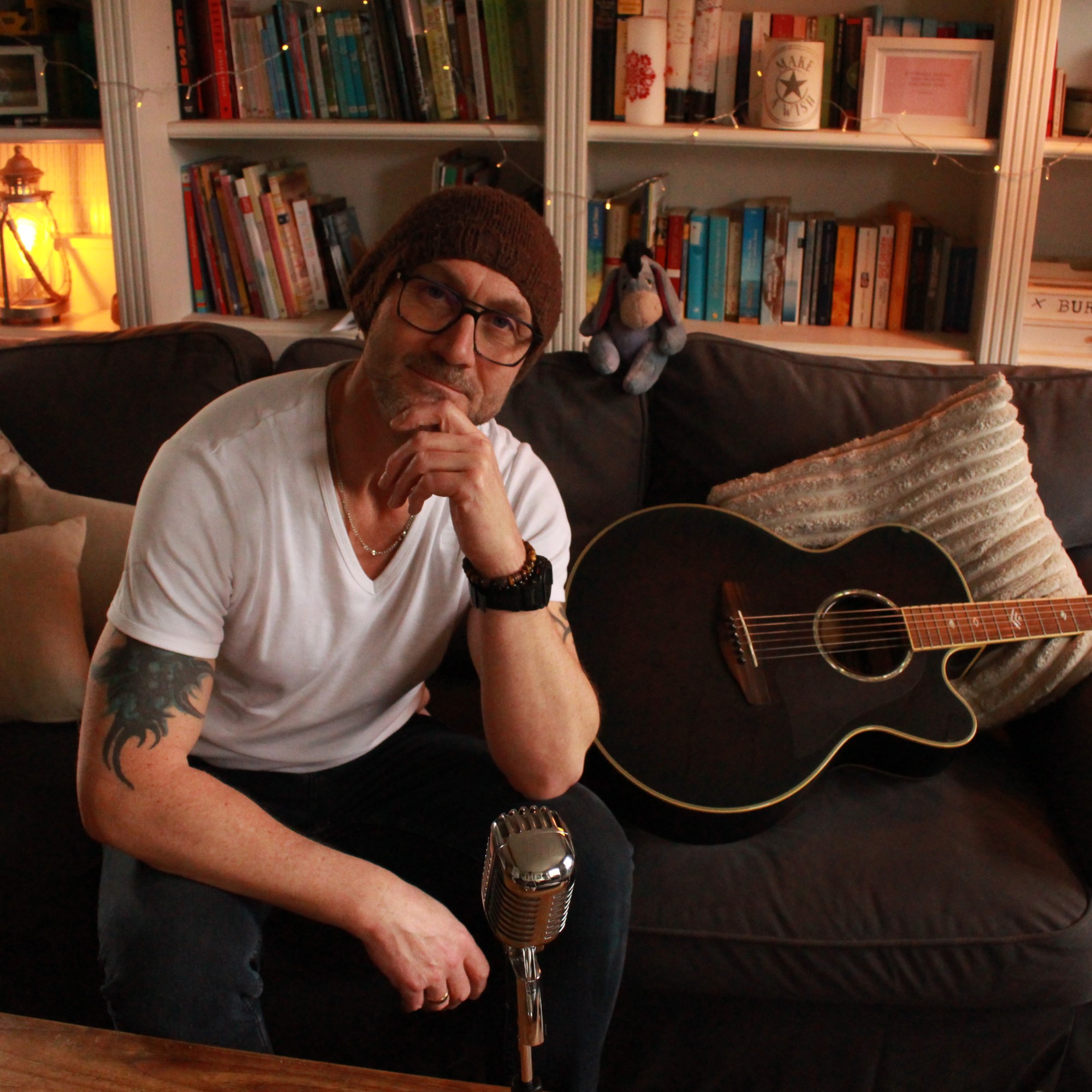 Alistair Sings, Sänger und Musiker, bei Sofa-Konzert 2024